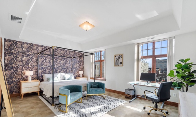 Downtown Springfield Condo | Lux Downtown Condo month-to-month, Walkable Fast Wi-Fi, Free Parking