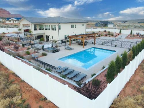 Kanab House | Lux Kanab Home with Pool Hot Tub Pickleball Courts