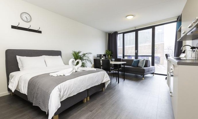 Delft Apartment | Lux Loft Apt View Walk city center