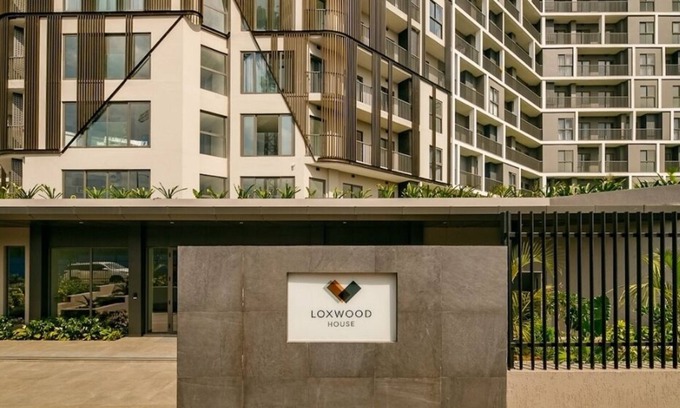 North Kaneshi Apartment | Lux Studio with Balcony & City View @ Loxwood House- East Legon