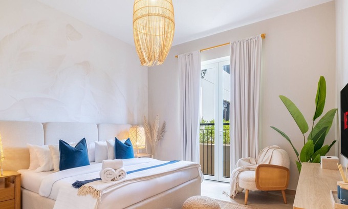 Dubai Apartment | LUX The La Mer Luxury Burj View Suite 3