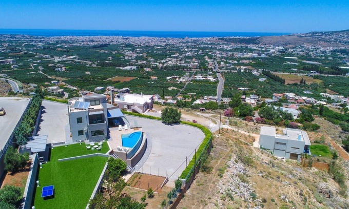 Katochori Villa | Lux villa ★ Heated pool + Hydromassage jet ★ Chania city