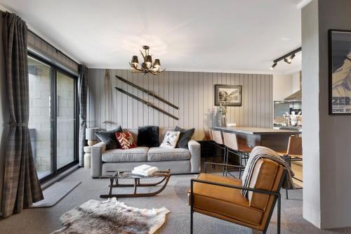 Hotham Heights Apartment | Luxe 1750