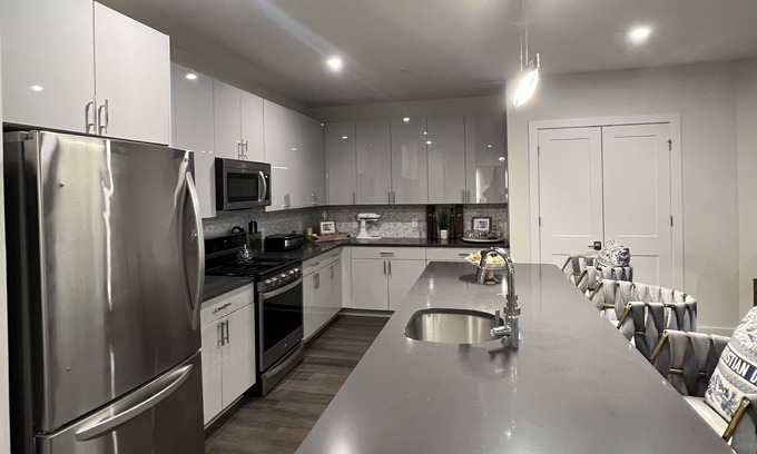 Union Apartment | Luxe 1bedroom w/ balcony