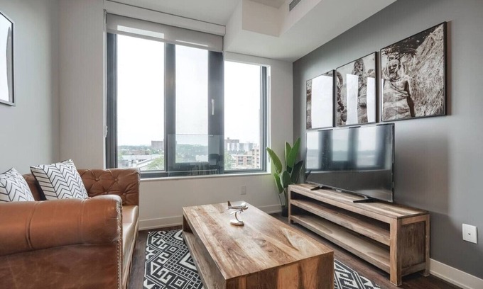 Mississauga Apartment | Luxe 1BR Apt with City Views, Near Lake Aquitaine