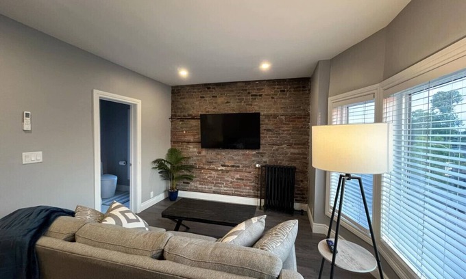 East Windsor Hotel | Luxe 2 bed in the Heart of it Walkerville!