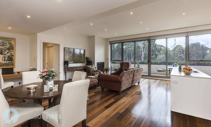 Forrest Apartment | Luxe 2BR Penthouse Apt w Parking Near Parliament
