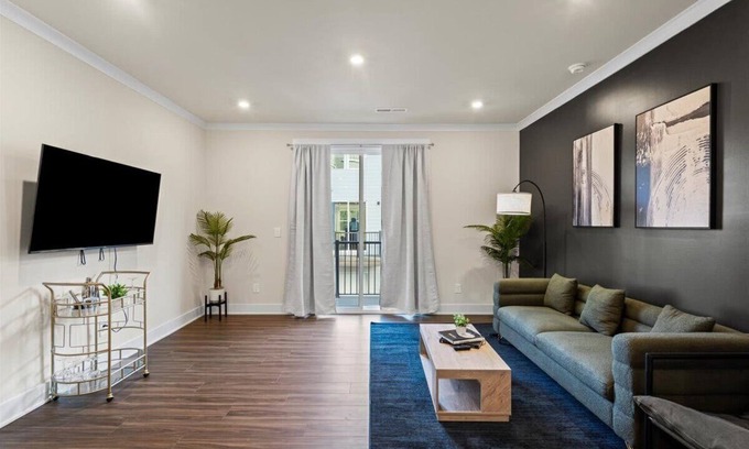 Charlotte House | Luxe 3BR King Townhouse w/Rooftop in Uptown CLT!