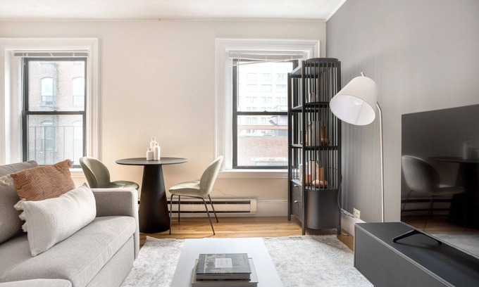 Back Bay Apartment | Luxe Back Bay 1BR w/W/D, near Green Line, by Blueground