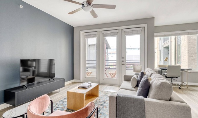 Highland Apartment | Luxe Central Austin 1BR w/ Gym, Pool & W/D, nr cafe, by Blueground