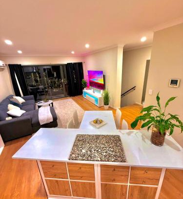 Mandurah Apartment | Luxe Coastal Oasis