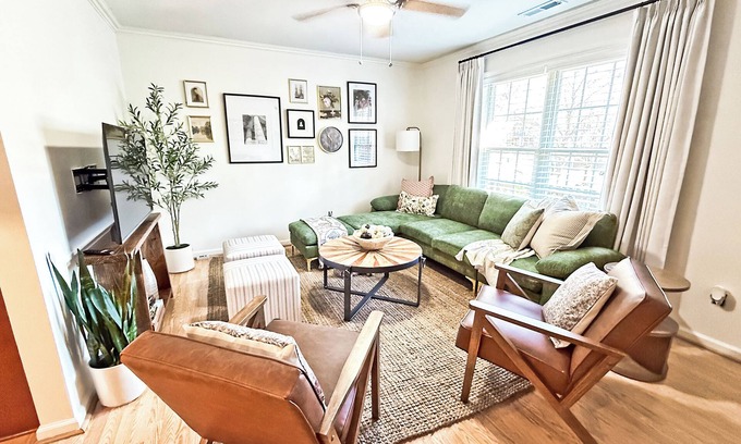 Durham House | Luxe } Coffee Bar! Minutes to Duke & downtown, Eco+ Family friendly + Fire pit
