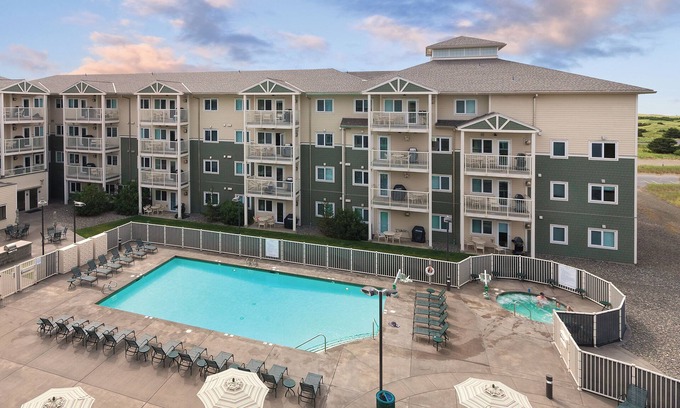 Long Beach Resort | Luxe Condo at Oceanfront Resort w/Direct Beach Access, Outdoor Pool & More