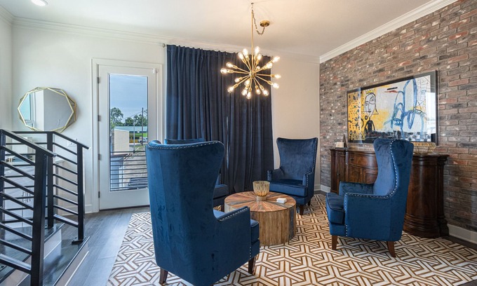 Tyler House | Luxe Downtown Townhouse – Walkable, Stylish & Spacious
