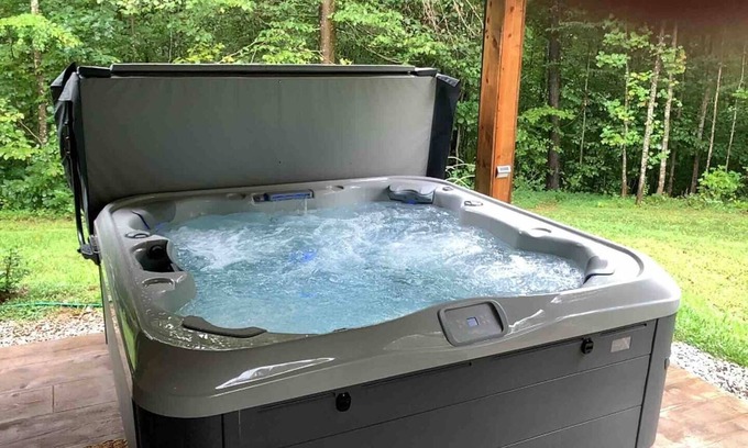 Monticello House | Luxe Lake Barndo w/2 King Suites! Hot Tub, Fire Pit, 1/8 mile to boat ramp!