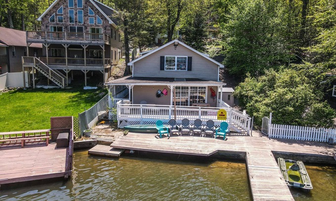 Lake Harmony Cottage | Luxe Lakefront Haven Twin Cottages with Lake Access