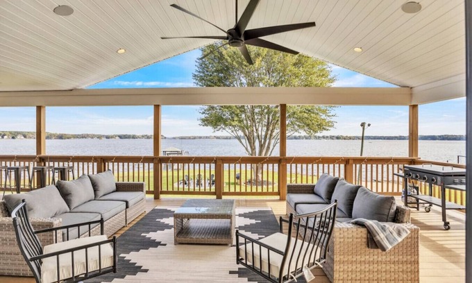 Lake Norman of Catawba Apartment | Luxe Lakefront Private Getaway on Lake Norman!