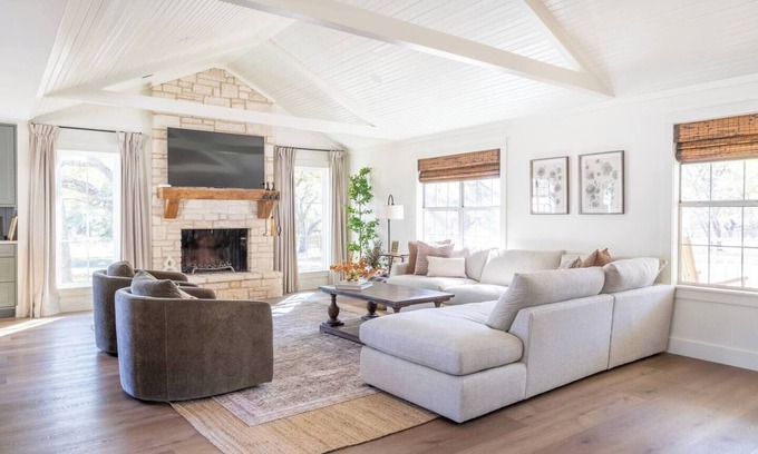 La Grange House | Luxe Leisure: Hot Tub, Pool, & Serenity | Ash Farm