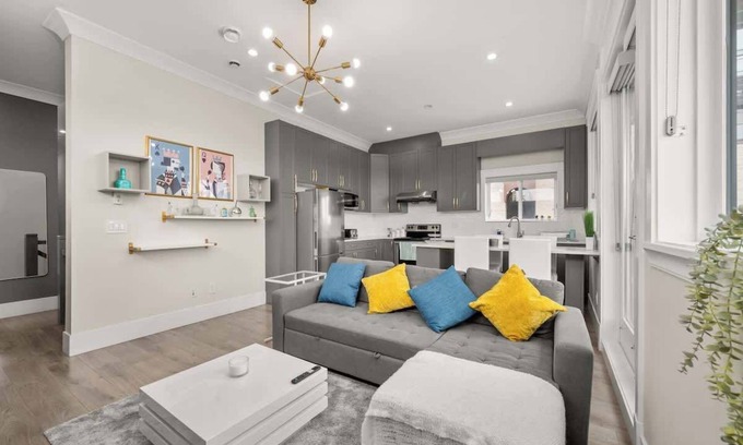 Richmond Apartment | Luxe Minimalist Glam 2-Bed Getaway + BBQ