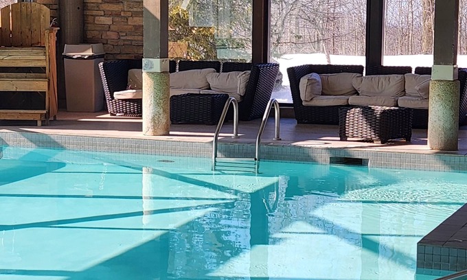 Oro-Medonte Resort | Luxe Mode One Bedroom Unit with Jacuzzi