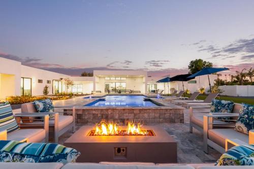 Sweetwater Street East House | LUXE - Modern Mansion - Private Resort