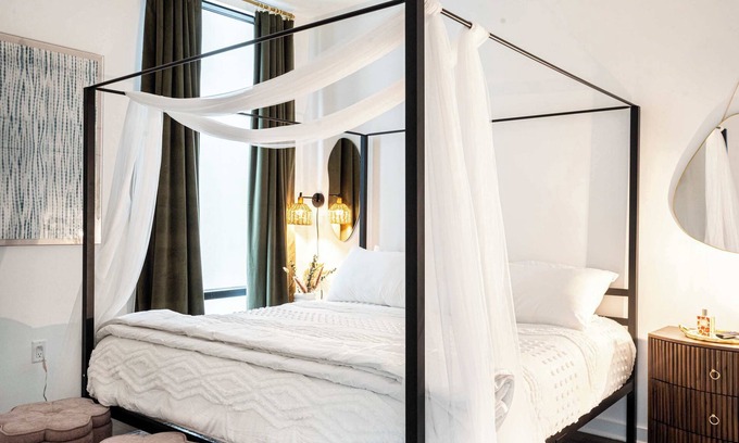 The Gulch Apartment | Luxe Nashville Apartment with City Views and Pool