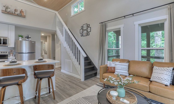 Monteagle Cabin | Luxe Nest at The Retreat at Sunset Bluff
