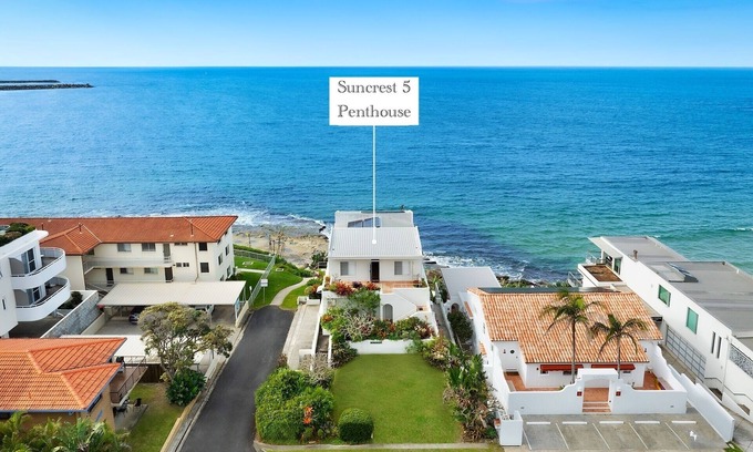 Yamba Apartment | Luxe Oceanfront Penthouse! Deluxe couples Paradise at Yamba's best address.