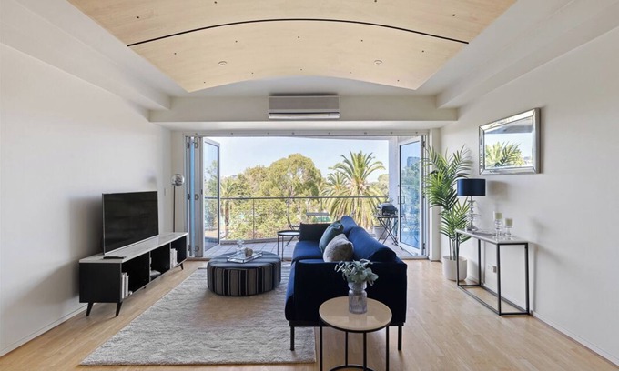 Albert Park Apartment | Luxe on the Lake