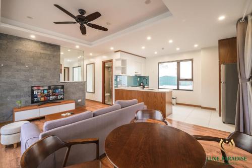 Nhat Tan Apartment | Luxe Paradise Residence Trinh Cong Son