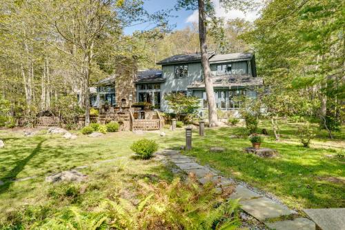 Pocono Pines House | Luxe Poconos Pines Home with Beach and Amenities!