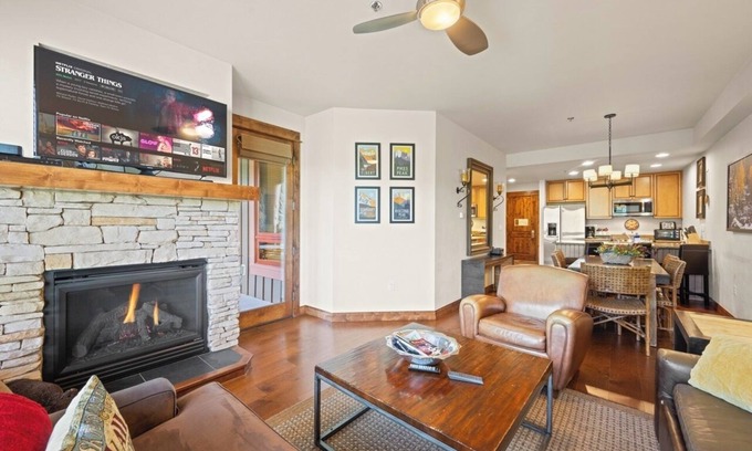 Four O'Clock Resort | Luxe Poolside Resort Suite on Four O'Clock Road