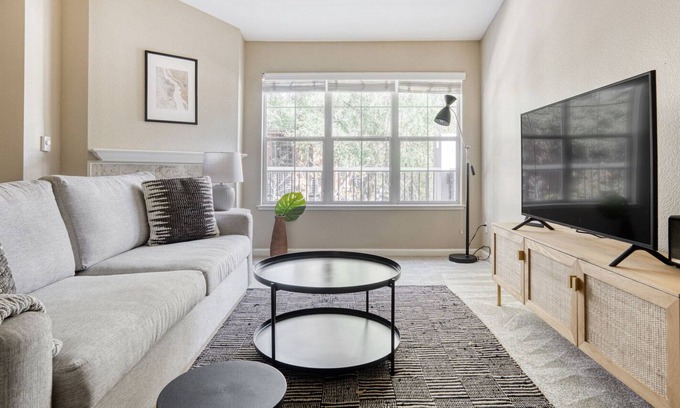 Santa Clara Apartment | Luxe Santa Clara 2BR w/ W/D, Gym, Pool, walk to Safeway, by Blueground