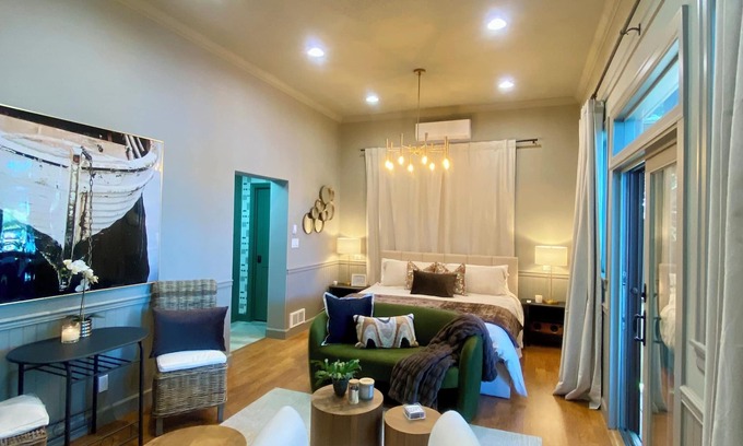 Clarksville Apartment | Luxe studio “Blue Hayden”with Hayden Lake access