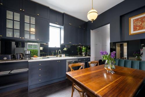Carlton North Apartment | Luxe Stylish Two Level Apartment I Rooftop Terrace