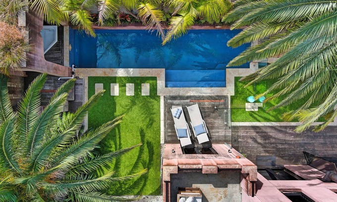 Thirroul House | LUXE THIRROUL RESORT HOME, POOL, SPA, HOME THEATER ROOM SLEEPS 12