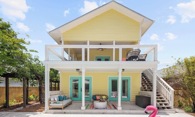 Crystal Shores House | Luxe Villa near Beach, Pool + HotTub, Chef's Kitchen | Woodward Way by AvantStay