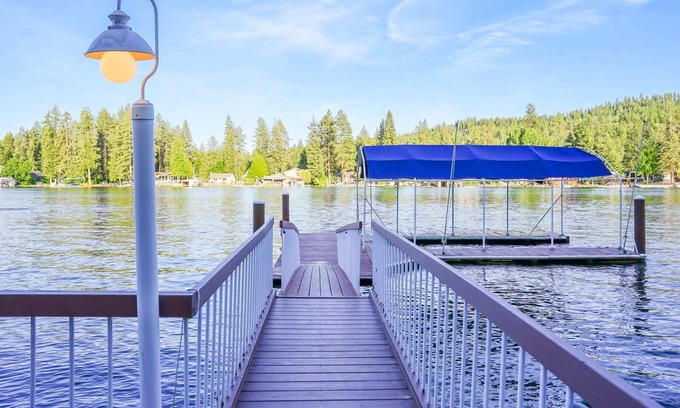 Post Falls House | Luxe Waterfront Home w/Dock, Deck & Spa Bath