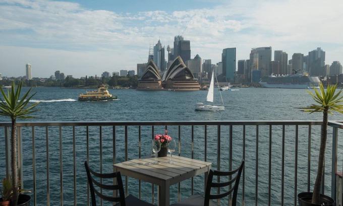 Kirribilli Apartment | Luxe Waterfront Opera & Harbour Views. Best in Syd