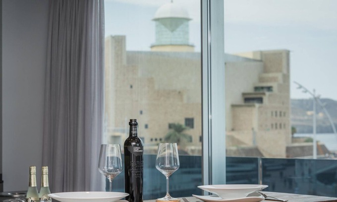 Las Palmas de Gran Canaria Apartment | Luxury Suite Facing Las Canteras Beach