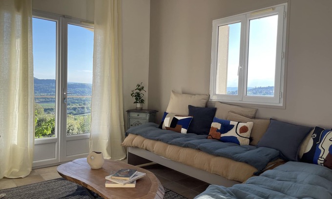 Saint-Saturnin-les-Apt Villa | Luxurious villa offers a breathtaking 200° open view of the Luberon
