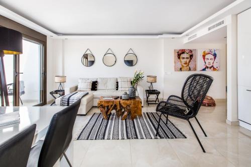 Puerto Banus Apartment | Luxurious 2 Bed Banús Apt with private parking - RDR193