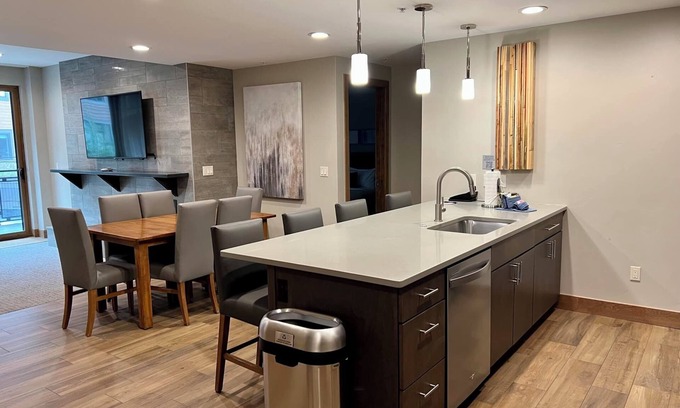 Breckenridge Condo | Luxurious 2-bedroom ski-in/ski-out condo at Breckenridge Peak 8 base