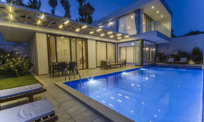 Islamlar House | Luxurious 2 Bedroom Villa with Large Secluded Pool and Lots of Outdoor Space