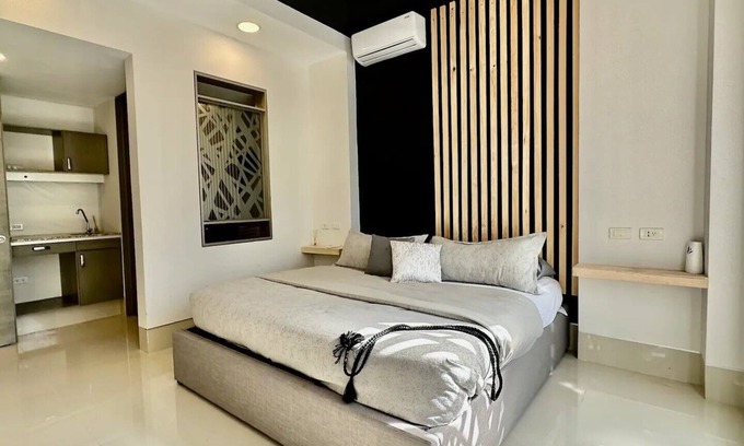 Zona Hotelera Villa | "Luxurious 2BR Oceanside Villa: Private Pool & Jet Ski Access, King Beds!"n