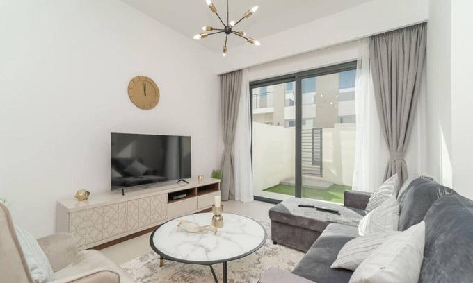 Dubai House | Luxurious 3 BR with Maid Room in Arabian Ranches 2