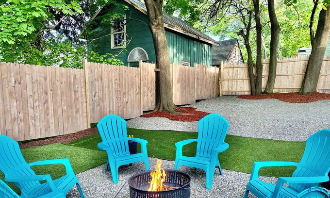 Hudson House | Luxurious 3 BD 2 BA home with an office.Only a 9 min walk to Warren Street.
