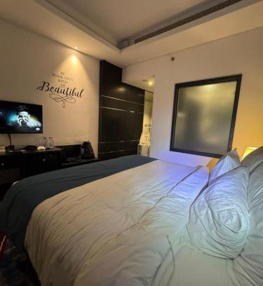E-11 Sector Apartment | Luxurious 3 bed flat with stunning Margalla Views!