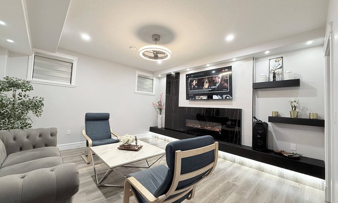 Leduc County House | Luxurious 3-bed Suite, 10 min to shopping malls & airport, Modern Finishings