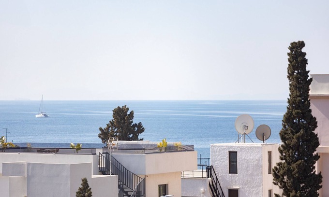 Glyfada Apartment | Luxurious 3-Bedroom Seaside Retreat | Fully Renovated April 2025